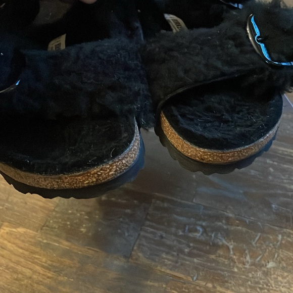 Birkenstock Arizona Genuine Shearling Sandals🖤 - Picture 7 of 12